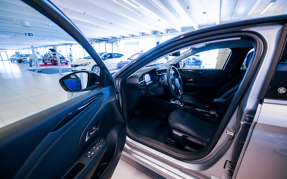 В России стали массово закрываться автосалоны