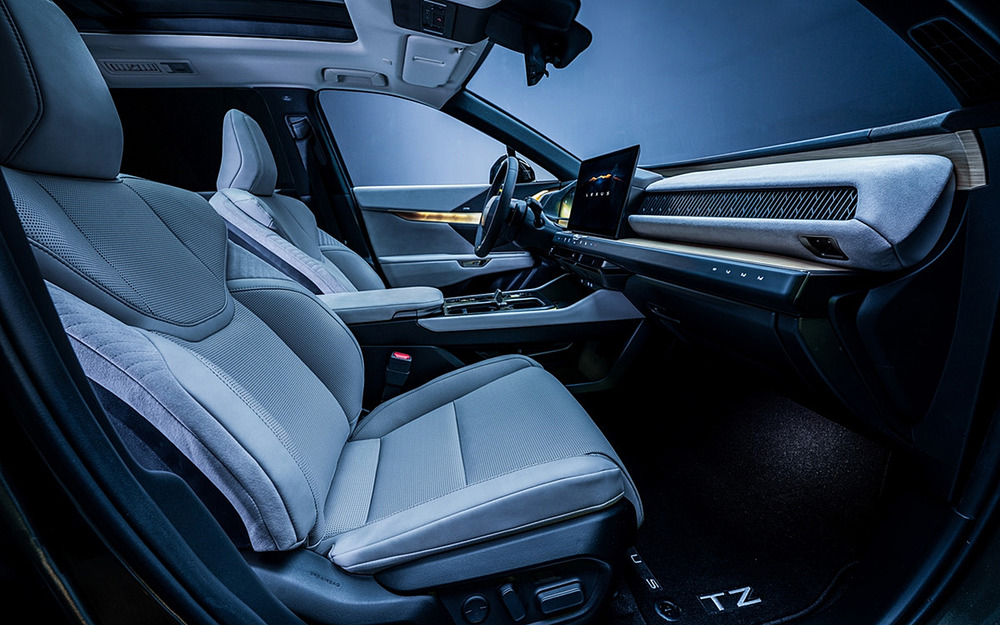 Интерьер Lexus TZ