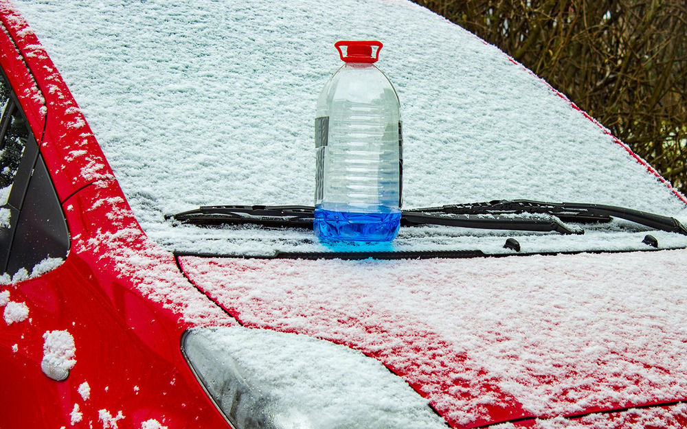 Можно ли разбавлять незамерзайку водой: ответ эксперта