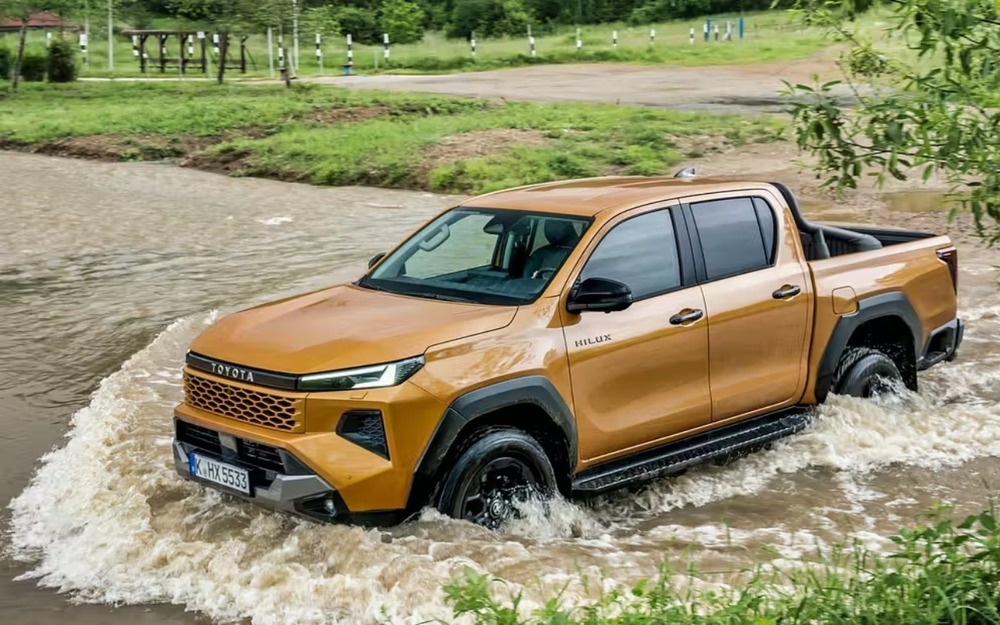 Новый Toyota Hilux подорожал на 7 тысяч евро: за что платят?