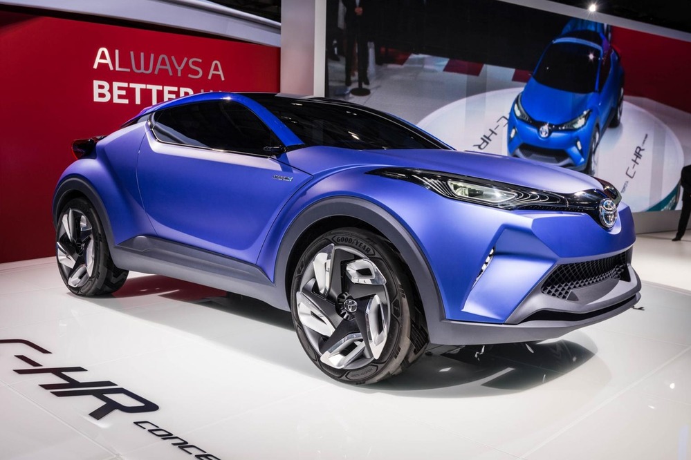  Toyota привезла в Париж маленький кроссовер C-HR