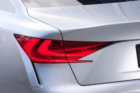 Lexus представил первые фото нового гибрида