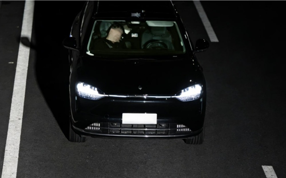 Пьяный водитель уснул в машине с автопилотом - что было дальше?