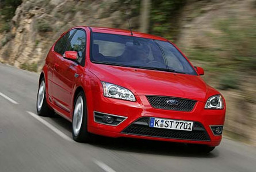 Новый Ford Focus ST оснастят функциями для голосового управления бортовыми системами и беспроводного подключения.