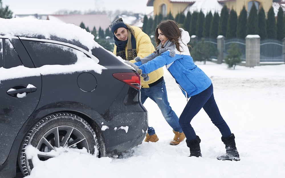 «Дедовский» метод убивает машины: почему нельзя заводить авто с толкача