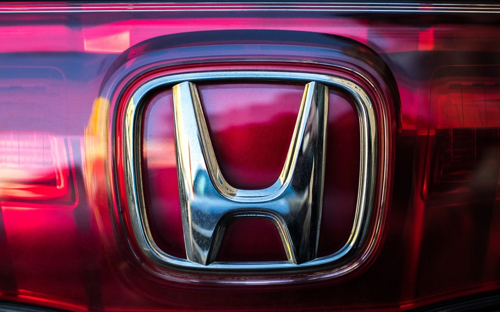 Электрокару больше не нужна розетка: Honda научит машины заряжаться на ходу