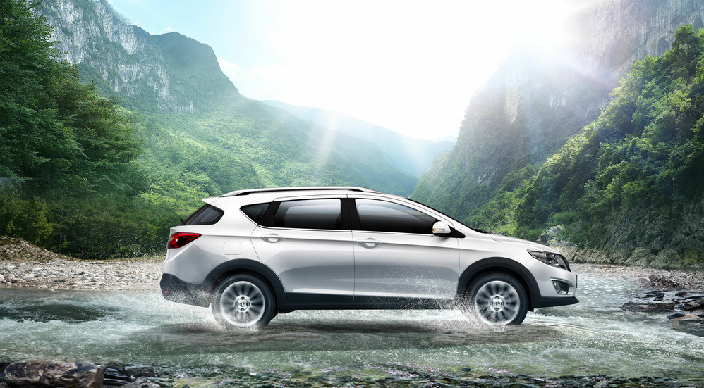 Dongfeng привезет на ММАС кроссовер AX3