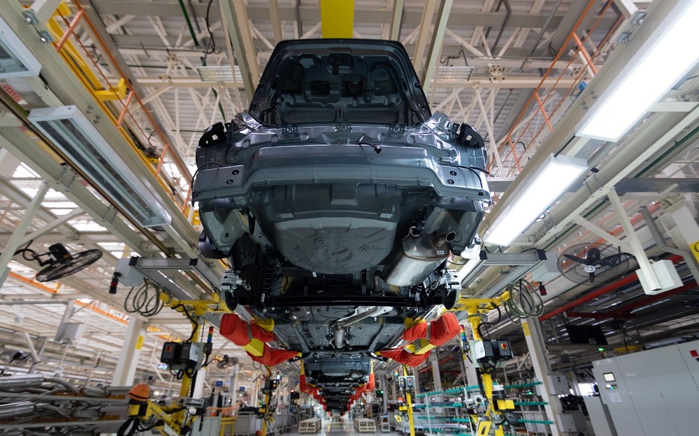 Стало известно, когда заработают все брошенные в РФ автомобильные заводы