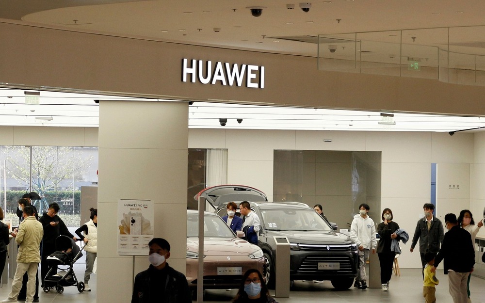Huawei построит автомобиль, который превзойдет Maybach и Rolls-Royce Phantom