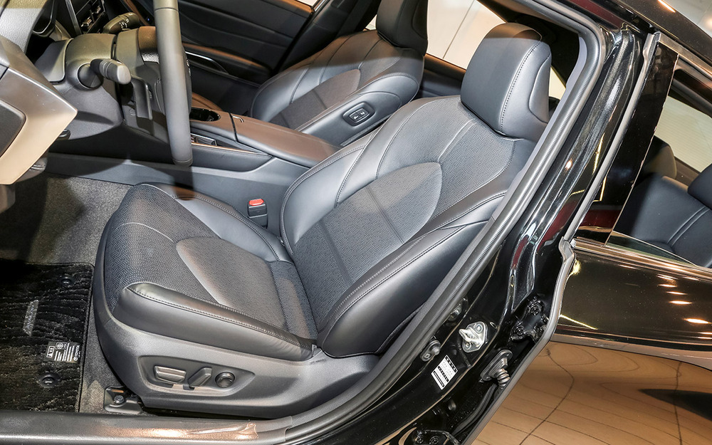 Интерьер Toyota Avalon