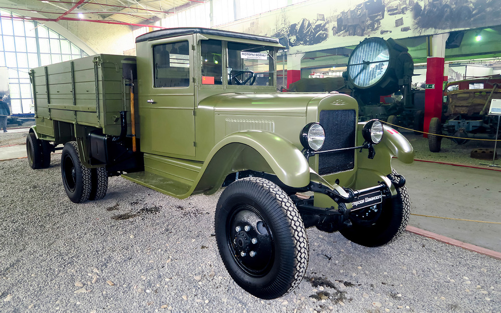 Проходимость ЗИС-32 ограничивалась сцепными свойствами шин, поэтому часто приходилось пользоваться цепями противоскольжения.