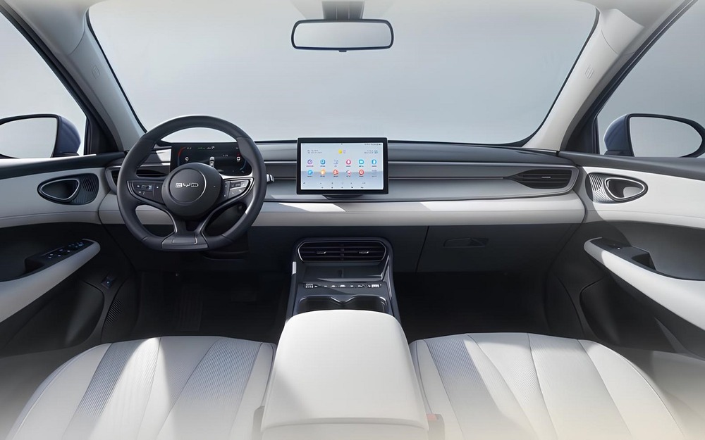 Интерьер BYD Seal 05 DM-i 2026