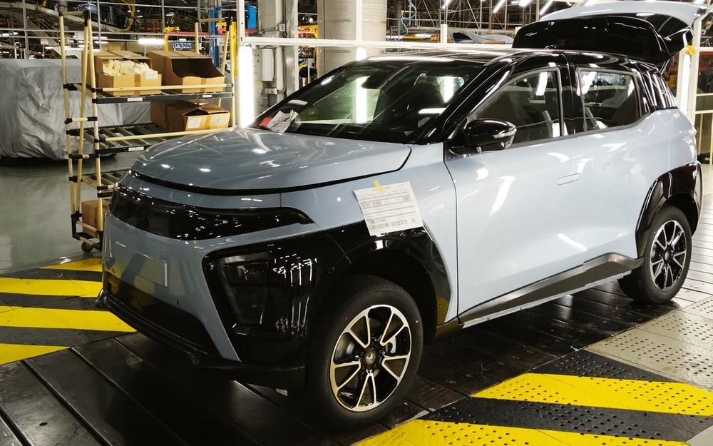 Предсерийный Атом на конвейере завода «Москвич»