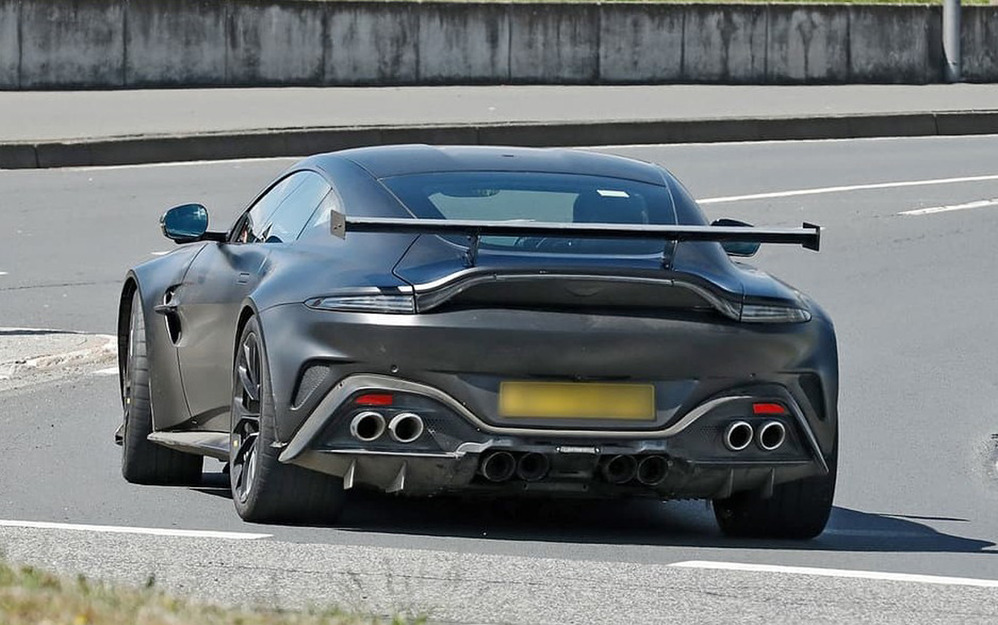 Восемь выхлопных труб? Aston Martin шокирует новым Vantage