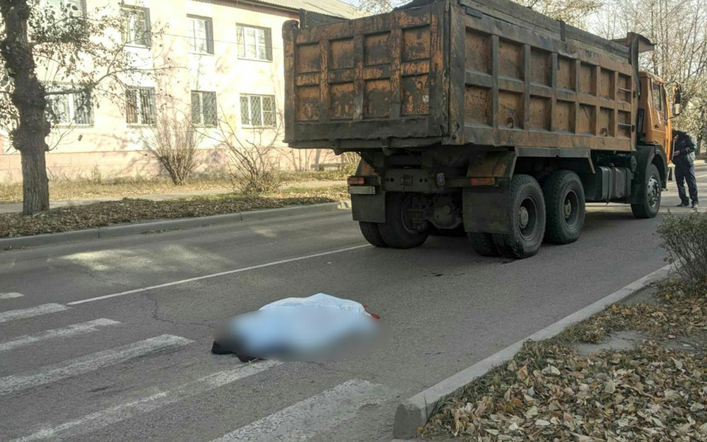 Пожилой водитель самосвала задавил женщину на переходе