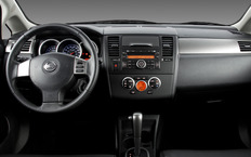 Интерьер Nissan Tiida