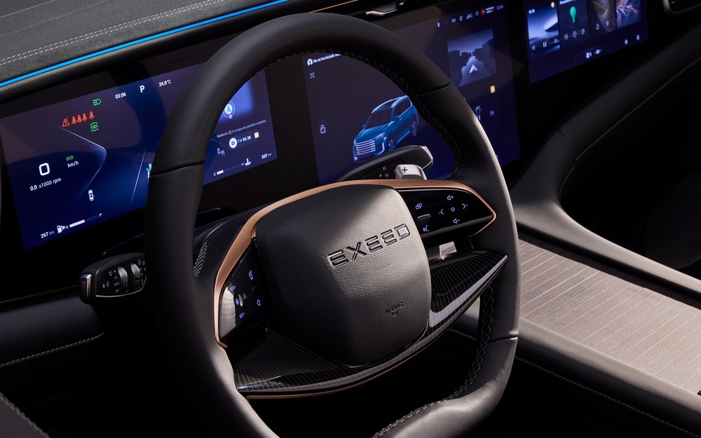 Интерьер Exeed VX