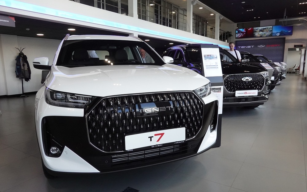 Российский легковой авторынок за год вырос на четверть
