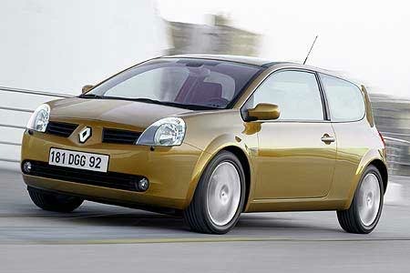 Renault Twingo уезжает из Парижа в Ново Место