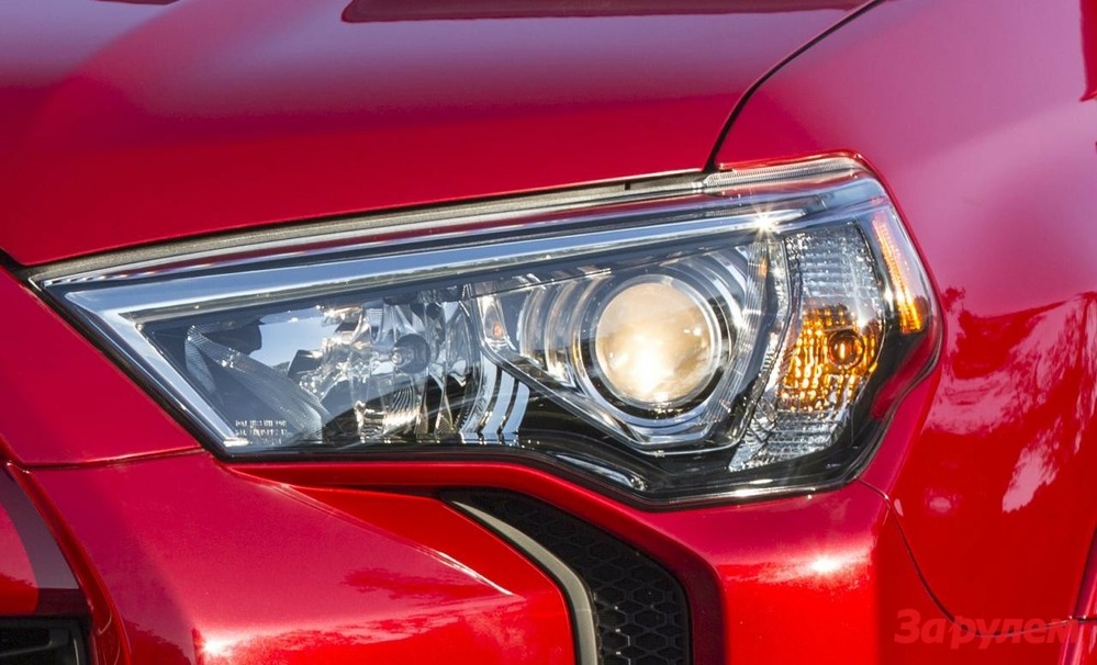 Toyota показала тизеры обновленного вседорожника 4Runner