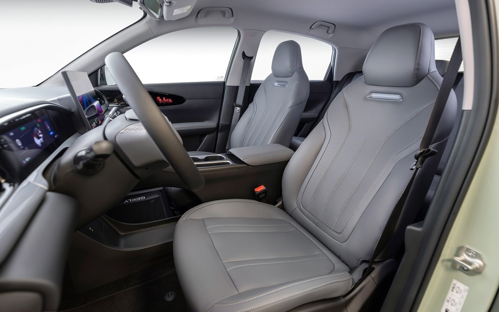 Интерьер Geely EX2
