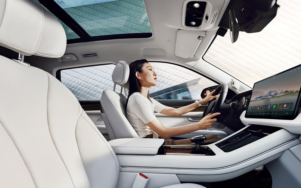 Интерьер Aito Seres M7