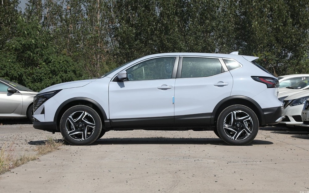 Самый популярный Nissan в РФ - Qashqai Glory, рестайлинг второго поколения для китайского рынка