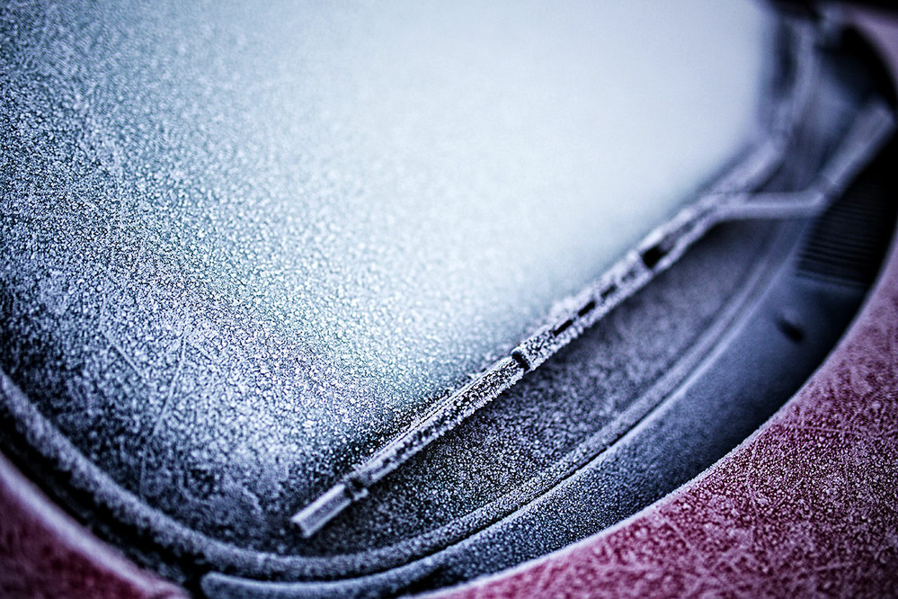 Что делать (и что НЕ делать), если примерзли двери?