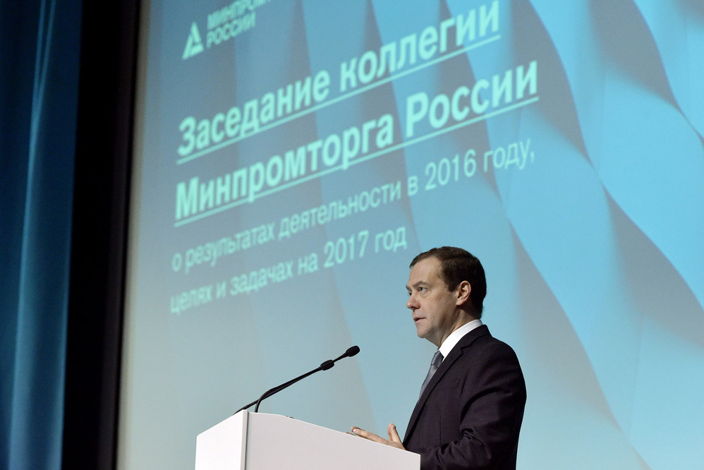 Медведев: Россия пока не готова к беспилотному транспорту