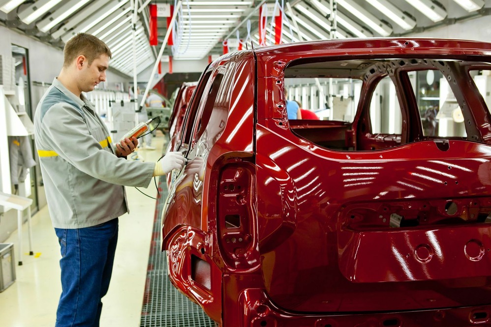 Некоторые компании могут закрыть автозаводы в России из-за кризиса - эксперт
