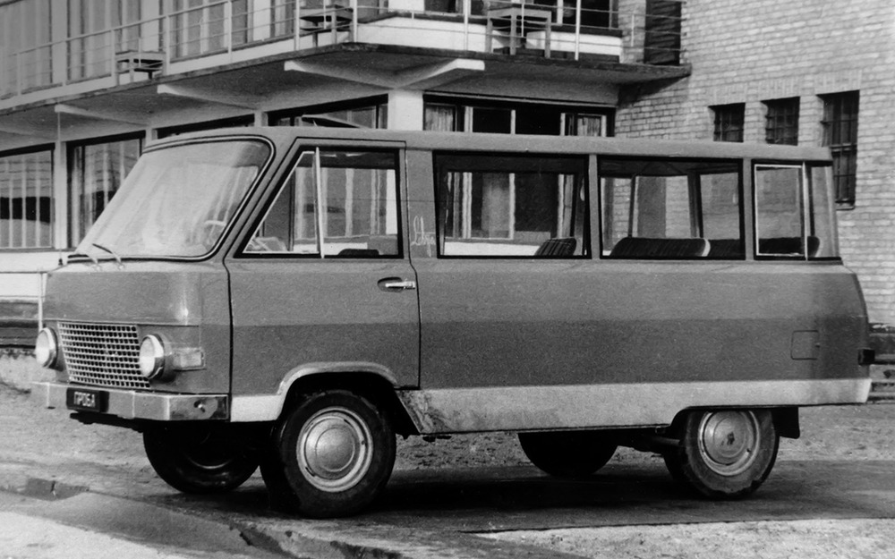 Прототип РАФ‑982 со стеклопастиковыми панелями кузова, 1965 г.