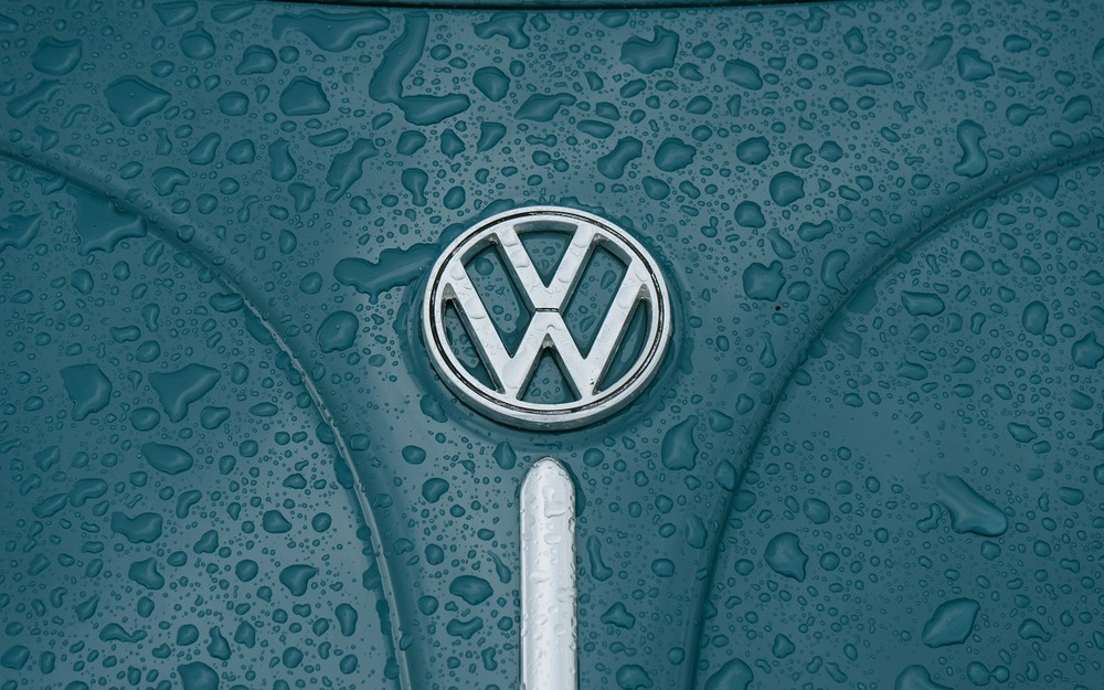 Прибыль концерна Volkswagen рекордно упала: в чем причина?