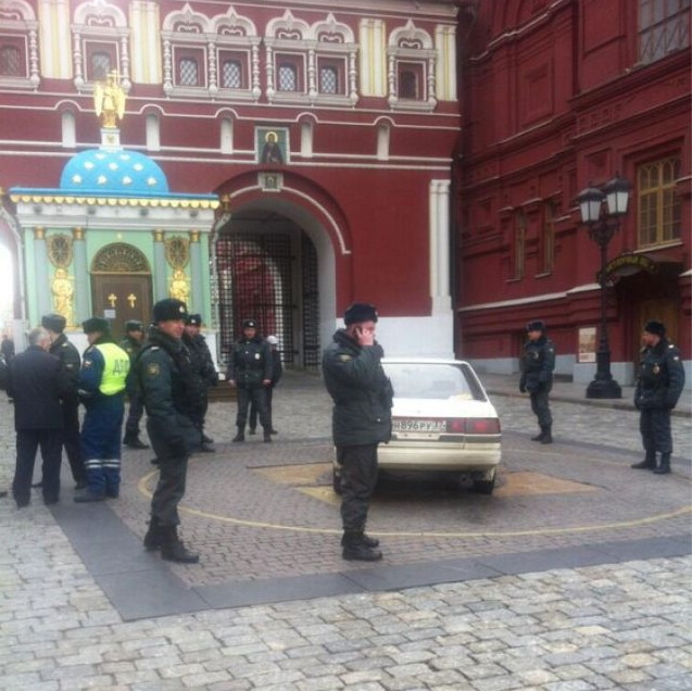 «Сын Путина» пытался проехать на Красную площадь