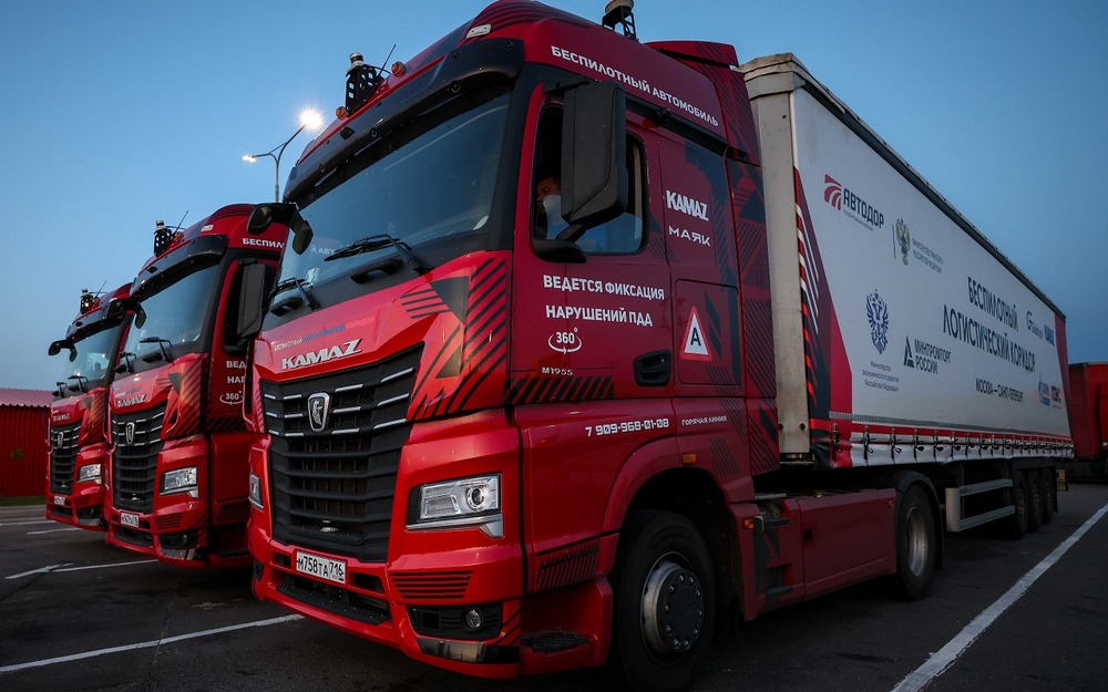 В 2023 году по М-11 поехали четыре беспилотника КАМАЗ