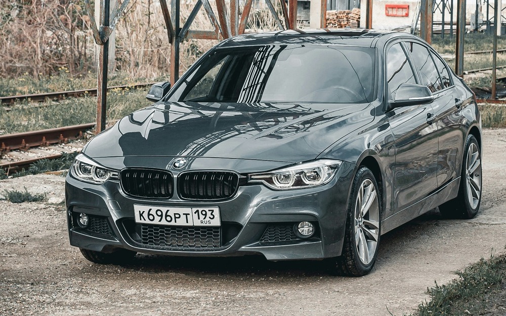 В России могут обязать заменить госномера без триколора