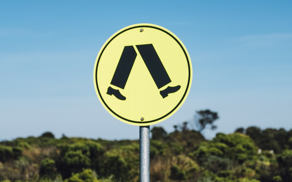 «Сигнал вежливости» или «парковка на ощупь». Как не попасть впросак за рубежом