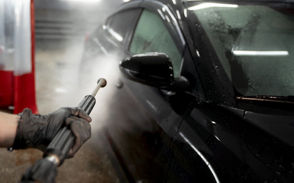 Блеск за копейки: почему кнопка «Воск» на мойке - это пустышка для вашего авто