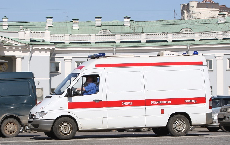 Ограбленный водитель протаранил автомобиль налетчиков