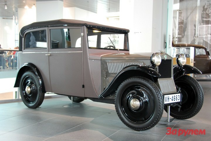 DKW F1 (1931 - 1932 гг.) оснащался рядным двухцилиндровым двухтактным мотором рабочим объемом 584 см3 и мощностью 15 л.с. Снаряженная масса - 450-580 кг в зависимости от типа кузова. Автомобиль развивал скорость 75 км/ч и расходовал 8 л бензо-масляной смеси на 100 км. Было выпущено 4353 единицы.   