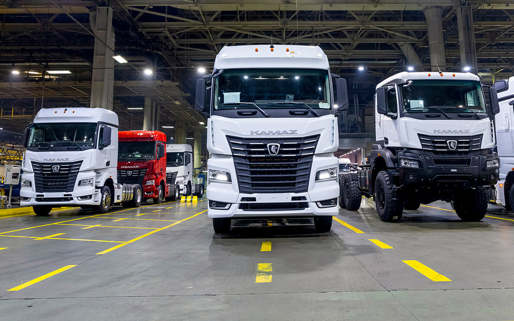 В 2025 году модельный ряд автомобилей К5 пополнился шасси КАМАЗ‑65658 с колесной формулой 6х2 и шасси КамАЗ‑53251 с колесной формулой 4х2 для ритейла, полноприводным седельным тягачом КАМАЗ‑65954 с колесной формулой 6х6, предназначенным для работы в составе автопоезда полной массой 100 тонн, самосвалом КАМАЗ‑65959 с колесной формулой 6х6 и шасси КАМАЗ‑65958 под монтаж специальных и специализированных надстроек. В 2026 году с конвейера будут сходить шасси для лесозаготовительной отрасли, а также шасси и седельный тягач с колесной формулой 6х4.