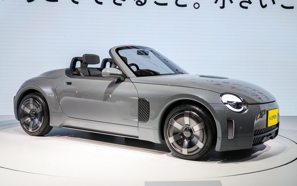 Японцы показали крутой маленький родстер: задний привод и ДВС!