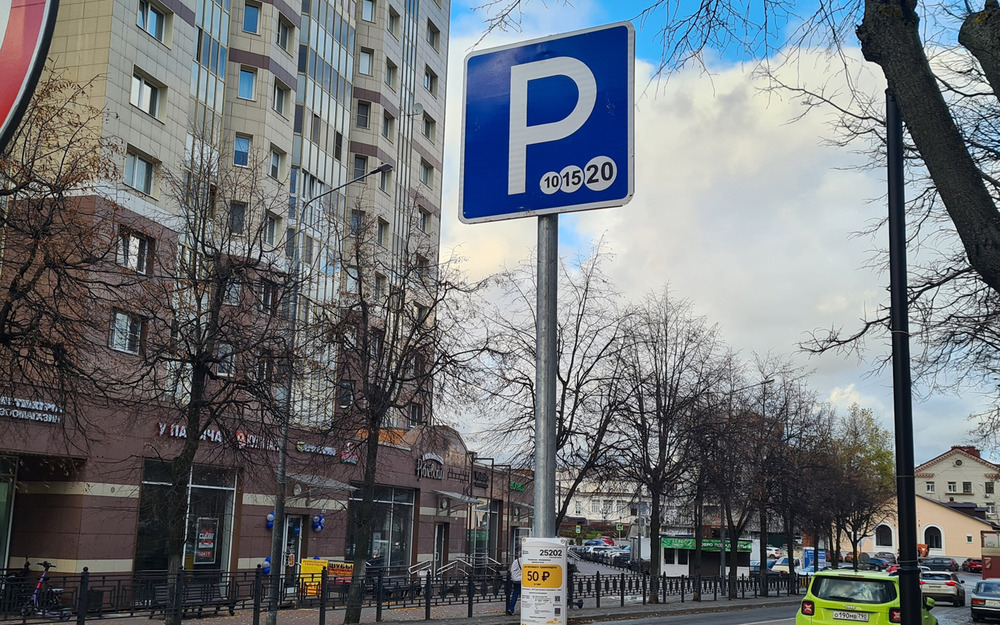 Новые правила парковки навели порядок у домов москвичей