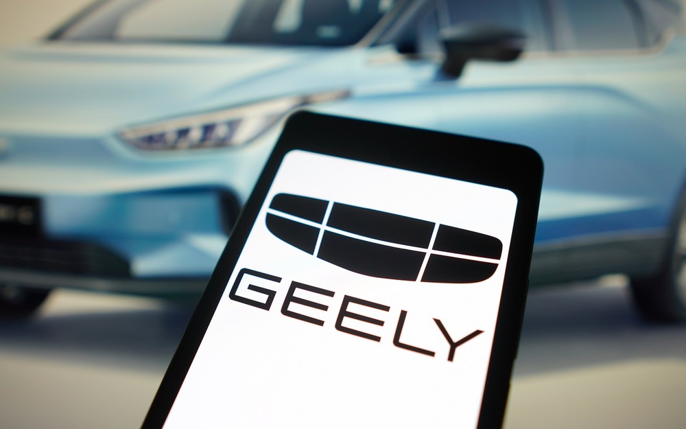 Стоимость кроссоверов Geely изменилась в РФ
