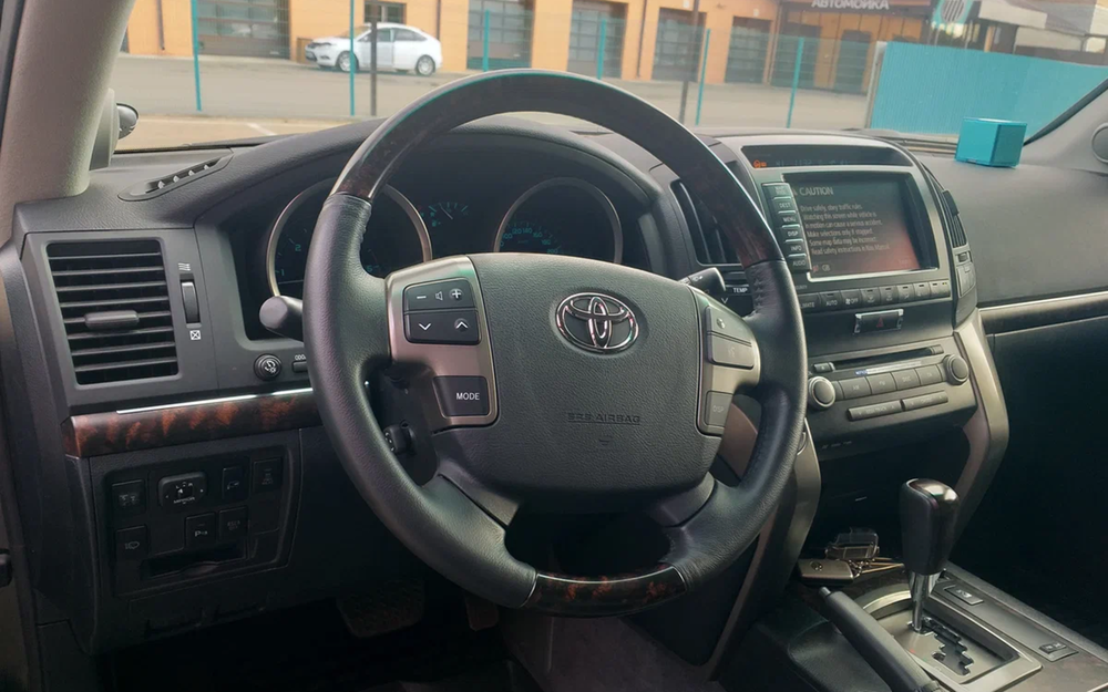 Toyota Land Cruiser 200