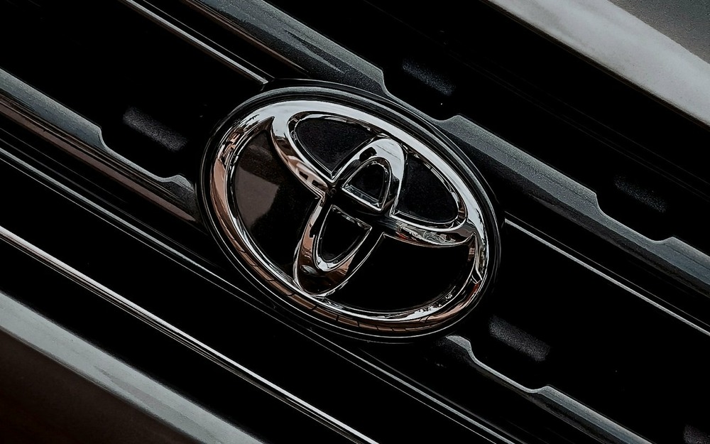 Toyota на секретной встрече с дилерами в РФ обсудила схемы работы: подробности