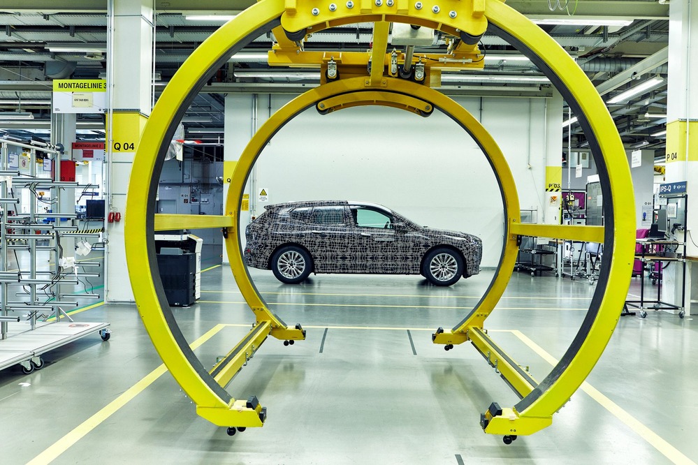 Электрический внедорожник BMW iNEXT встал на конвейер