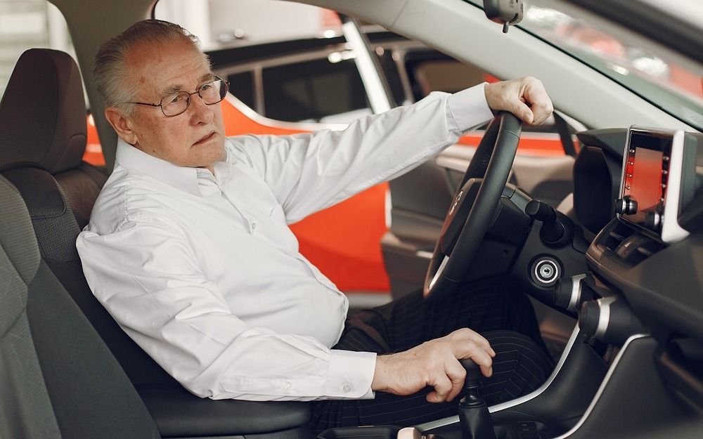 Названы любимые марки автомобилей водителей 60+