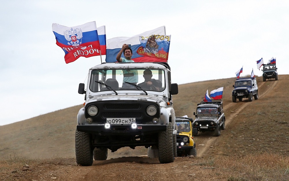 «За рулем» поздравляет с Днем России!