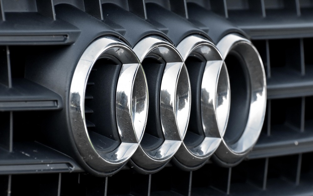 Audi отказалась от огромных сенсорных экранов в новых моделях: в чем причина?