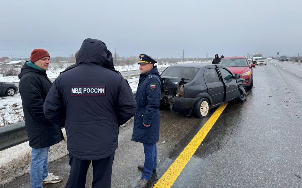 Массовое ДТП на трассе М-4 в Краснодарском крае: пострадали пятеро